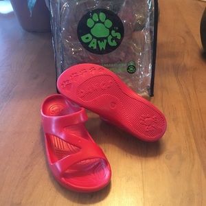 Dawg's Women's Z Sandal. Size 6 - Red.